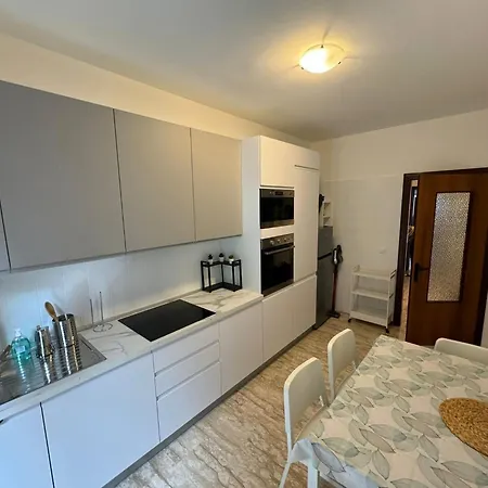 Spacious Near Center *