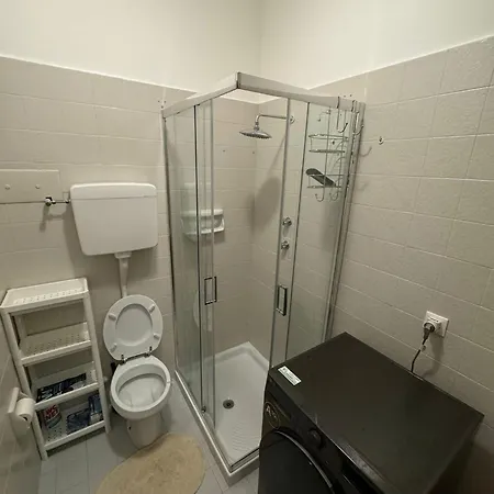 Spacious Near Center * Verona