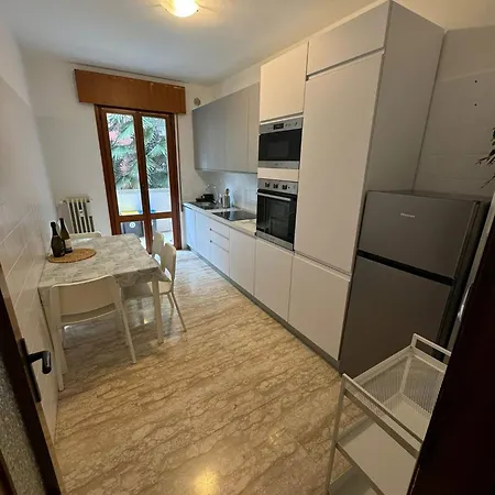 Spacious Near Center Lejlighed